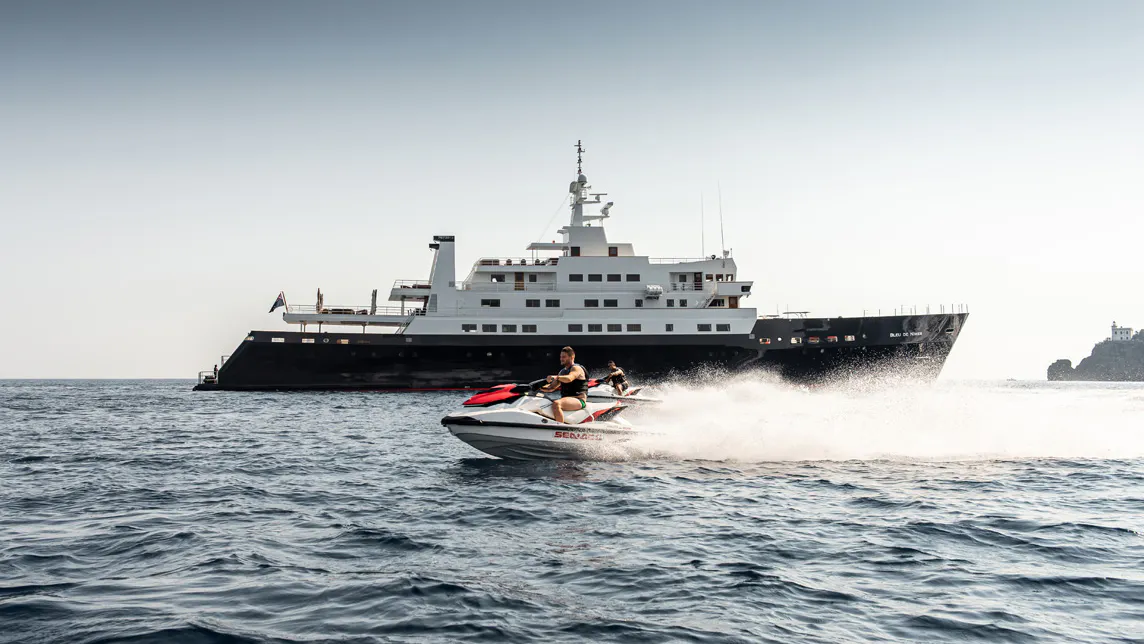 BLEU DE NÎMES yacht for Charter (75) | Phoenix Yacht Management