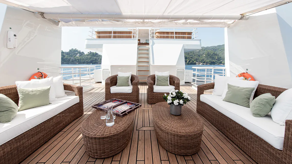 BLEU DE NÎMES yacht for Charter (10) | Phoenix Yacht Management