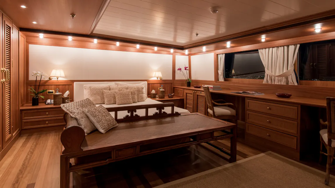 BLEU DE NÎMES yacht for Charter (14) | Phoenix Yacht Management