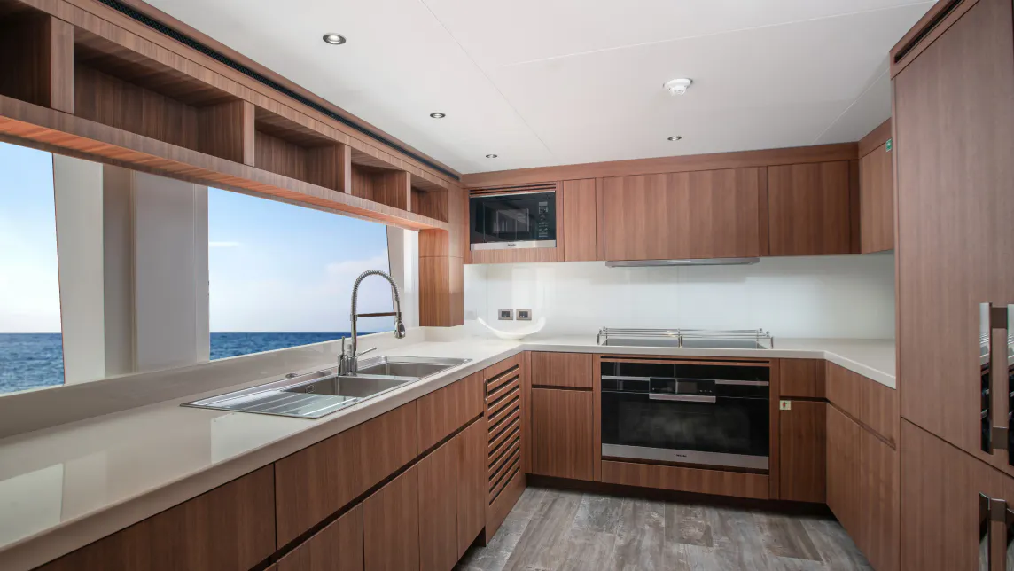 MAJESTY 140 yacht for Sale (14) (2) | Phoenix Yacht Management