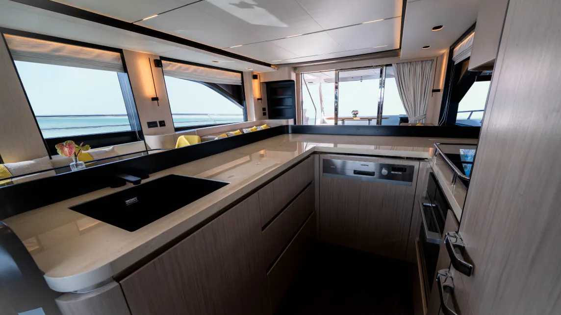 MAJESTY 72 yacht for Sale (8) (3) | Phoenix Yacht Management