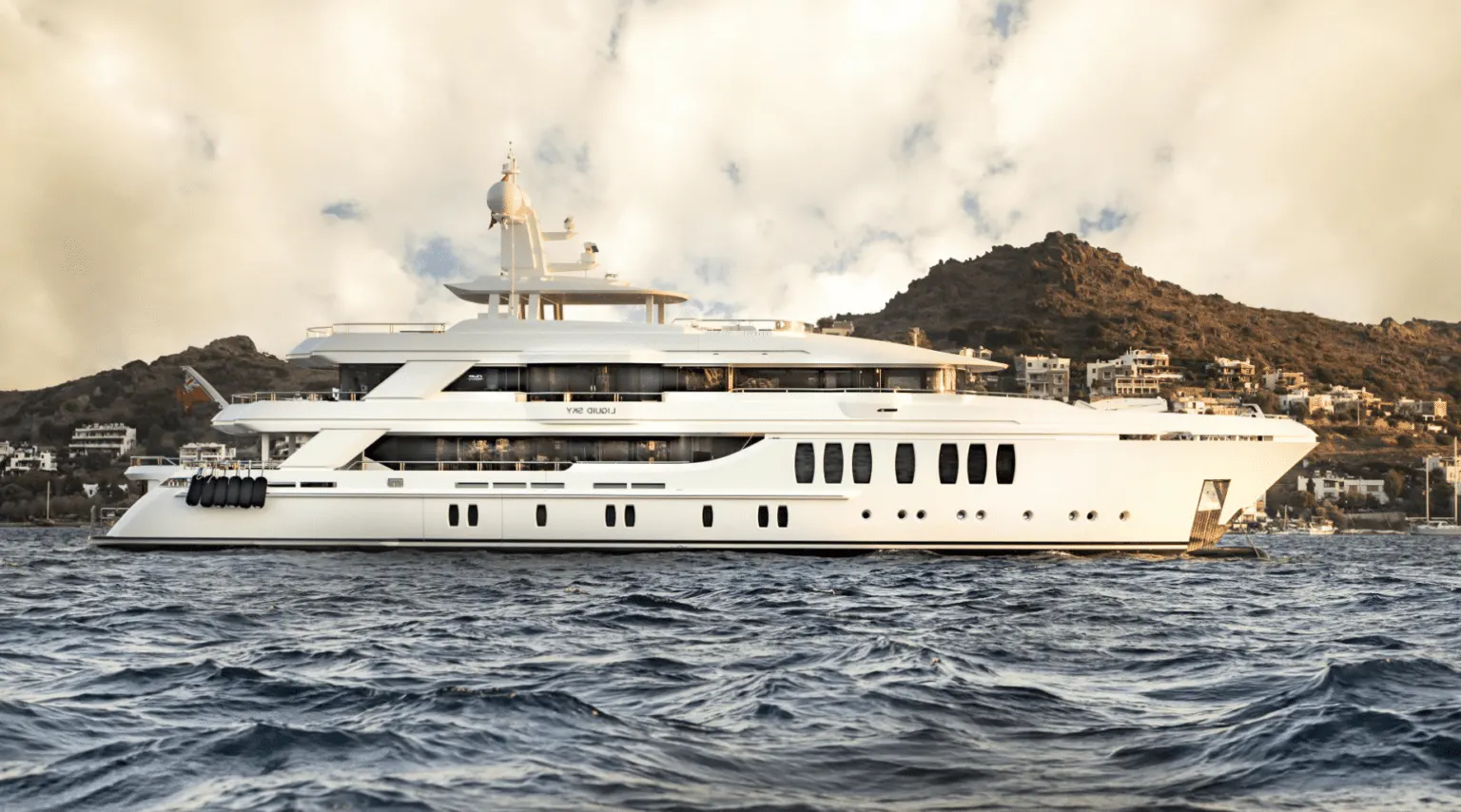 LIQUID SKY yacht for Charter (4) | Phoenix Yacht Management