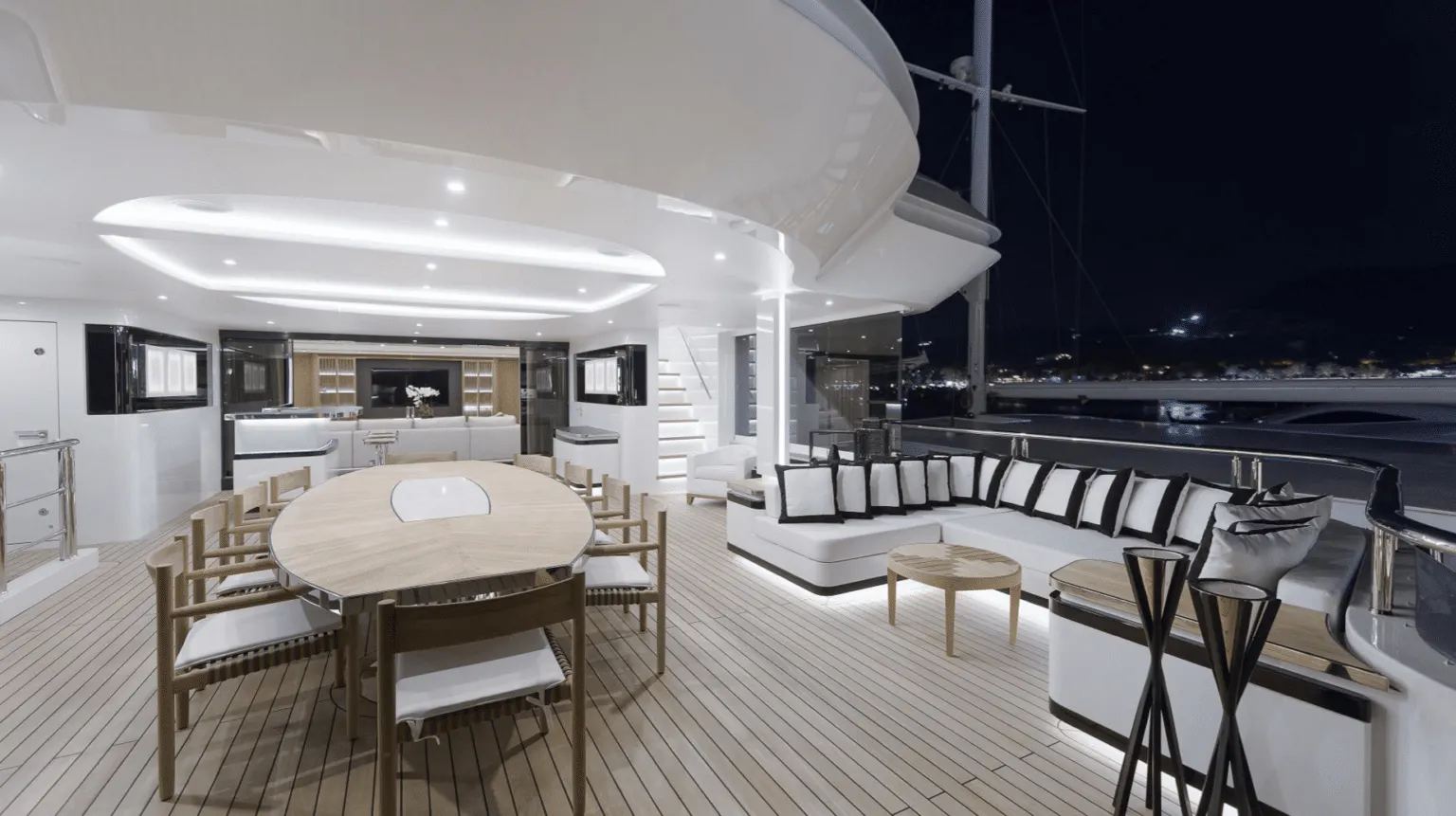 LIQUID SKY yacht for Charter (10) | Phoenix Yacht Management