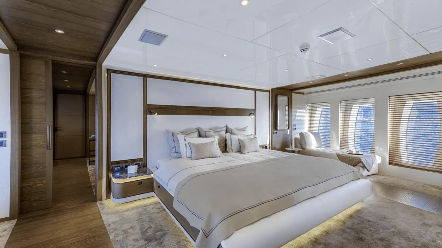 LIQUID SKY yacht for Charter (20) | Phoenix Yacht Management