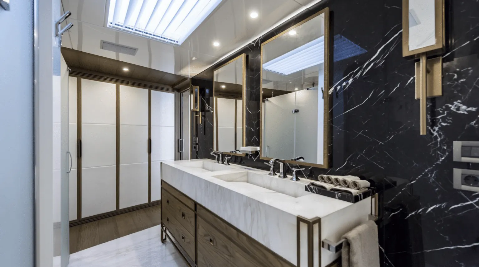 LIQUID SKY yacht for Charter (21) | Phoenix Yacht Management