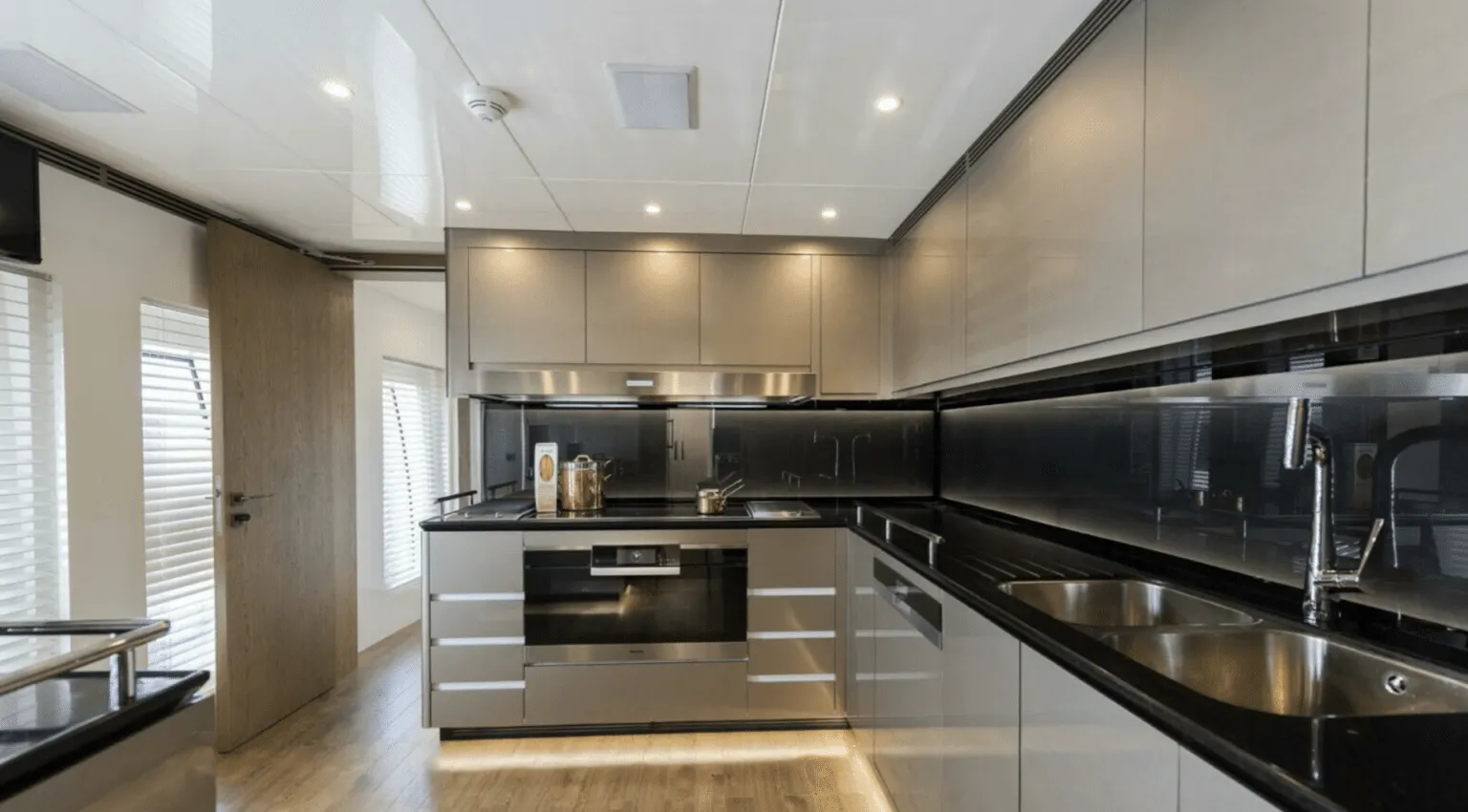 LIQUID SKY yacht for Charter (29) | Phoenix Yacht Management