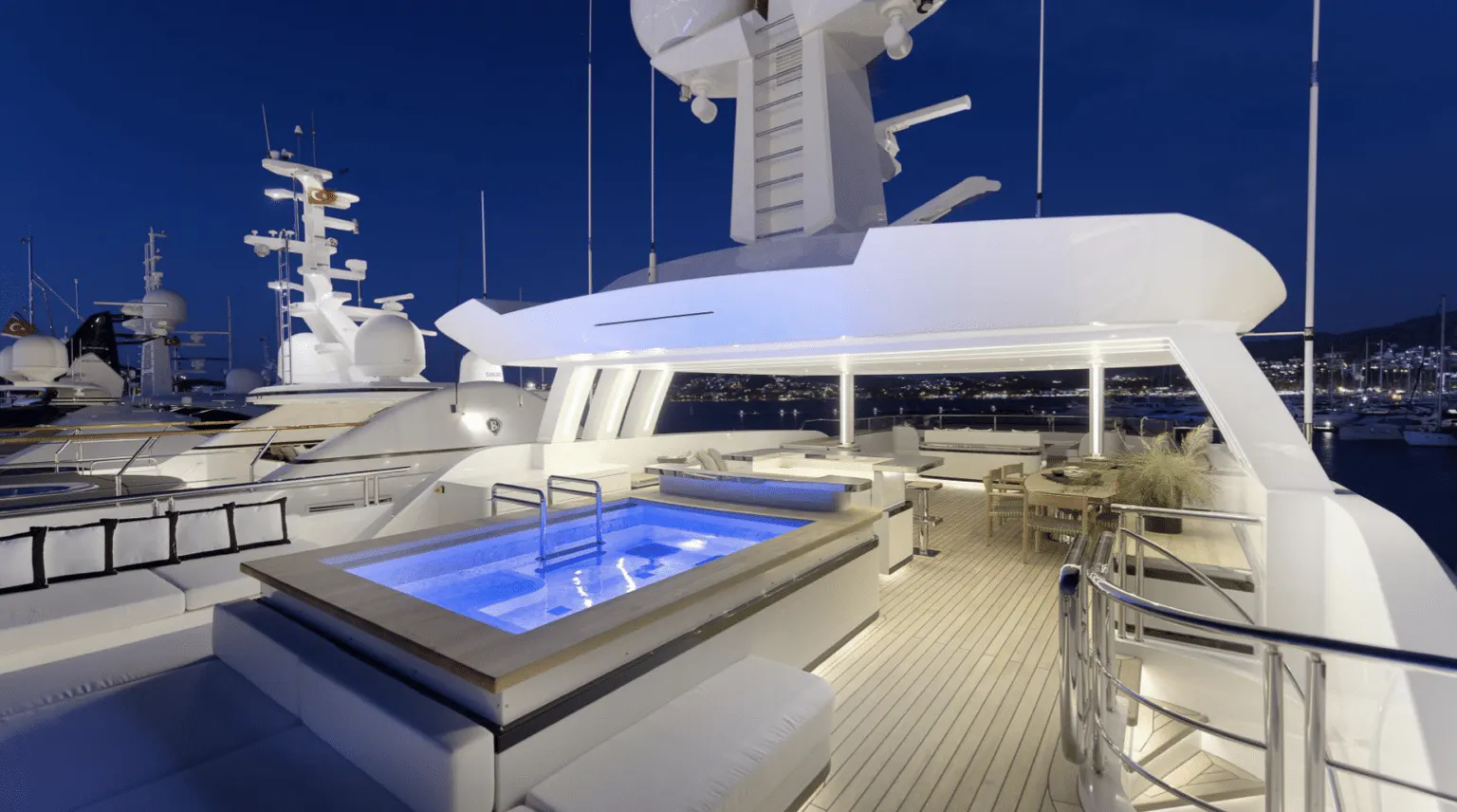 LIQUID SKY yacht for Charter (9) | Phoenix Yacht Management