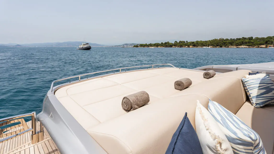 CHERRY yacht for Charter (23) | Phoenix Yacht Management