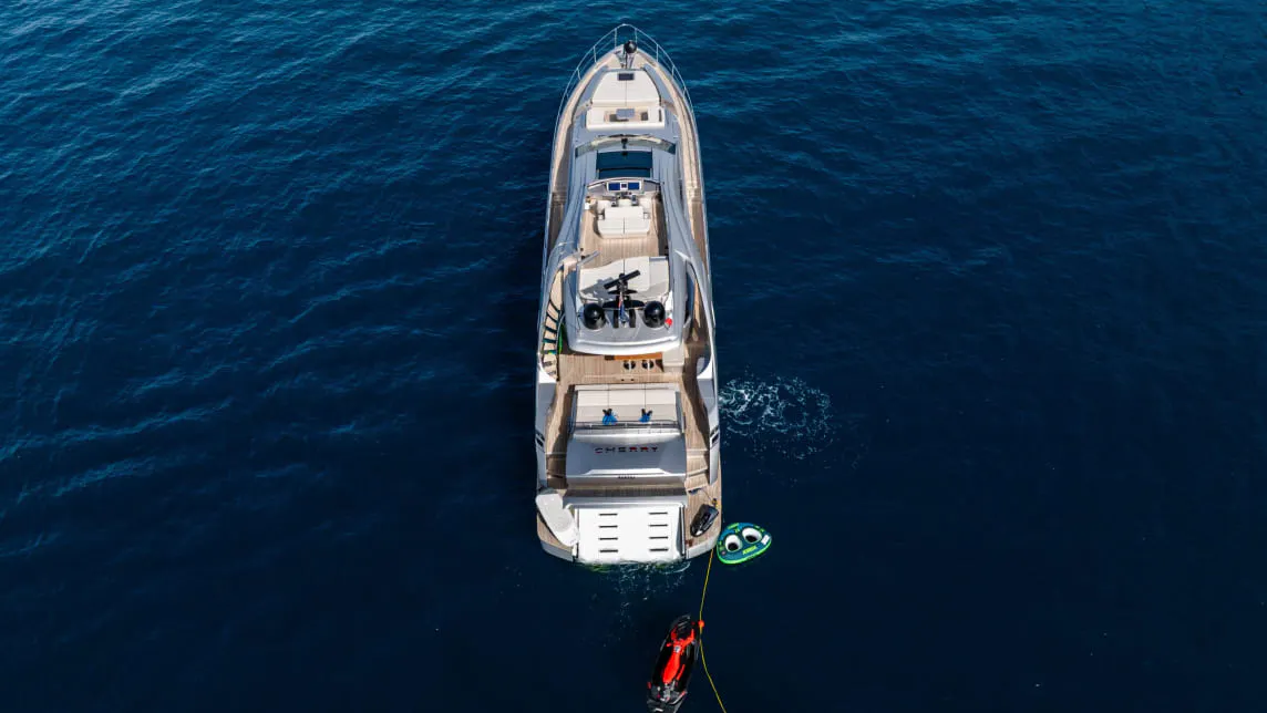 CHERRY yacht for Charter (10) | Phoenix Yacht Management