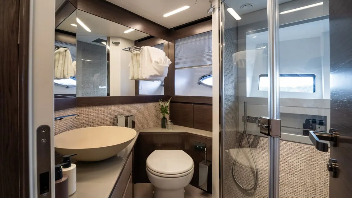 CHERRY yacht for Charter (33) | Phoenix Yacht Management