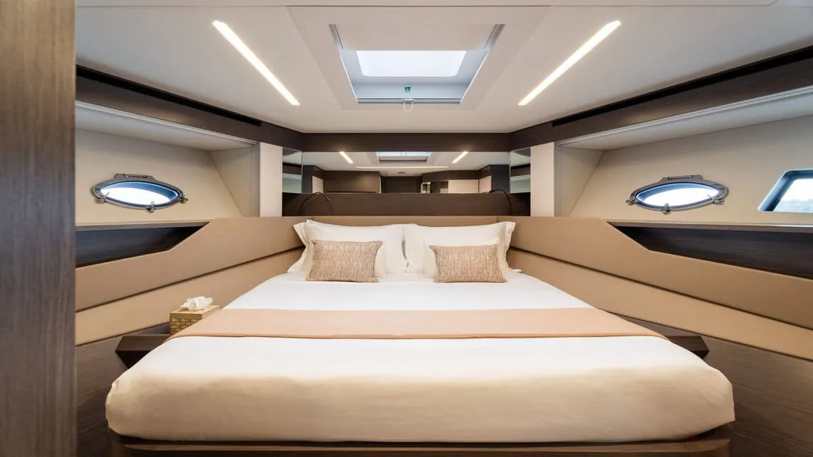 CHERRY yacht for Charter (30) | Phoenix Yacht Management