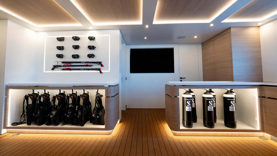 LIMERENCE yacht for Charter (34) | Phoenix Yacht Management
