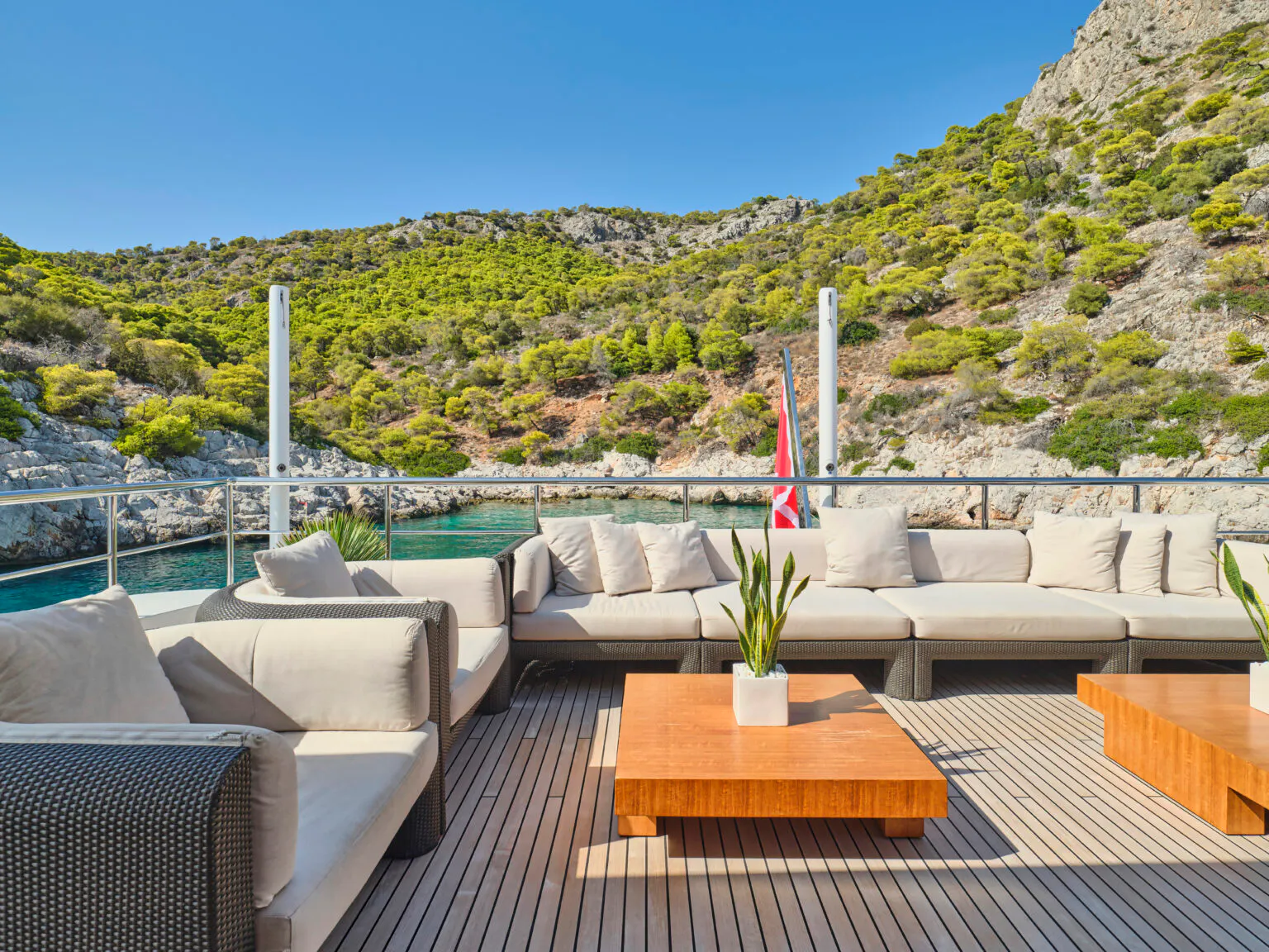 PERSEFONI I yacht for Charter (7) | Phoenix Yacht Management