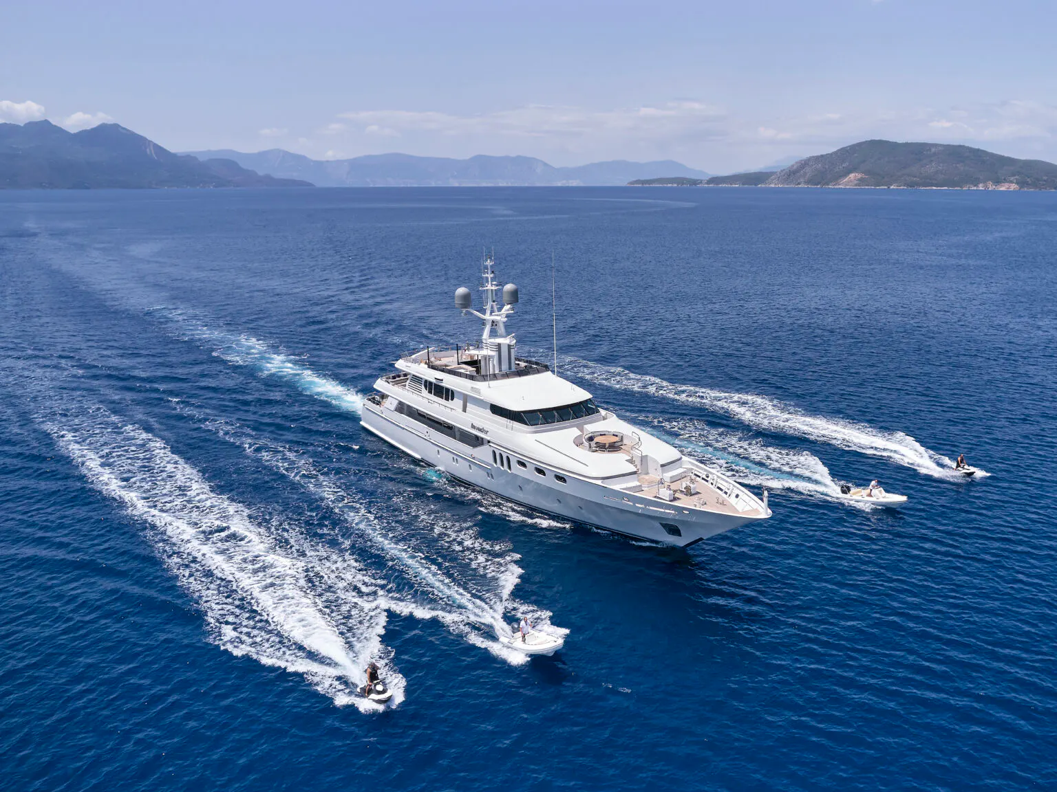 INVADER yacht for Charter (7) | Phoenix Yacht Management