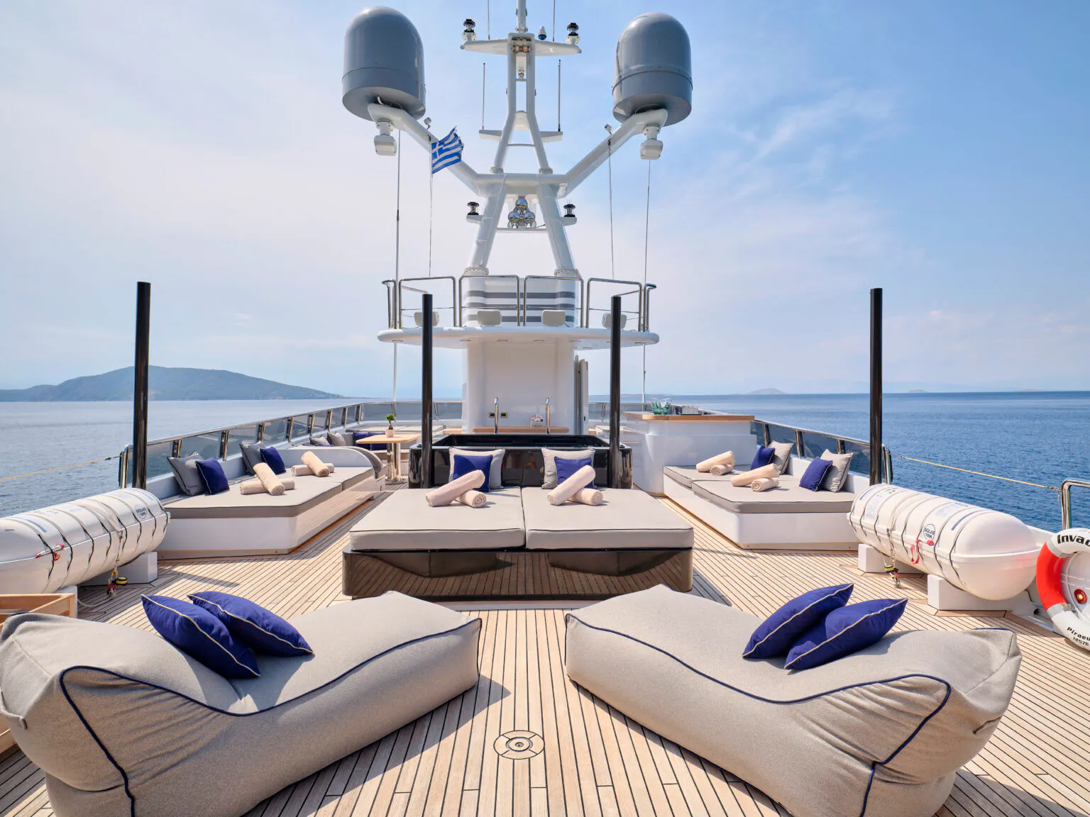 INVADER yacht for Charter (8) | Phoenix Yacht Management