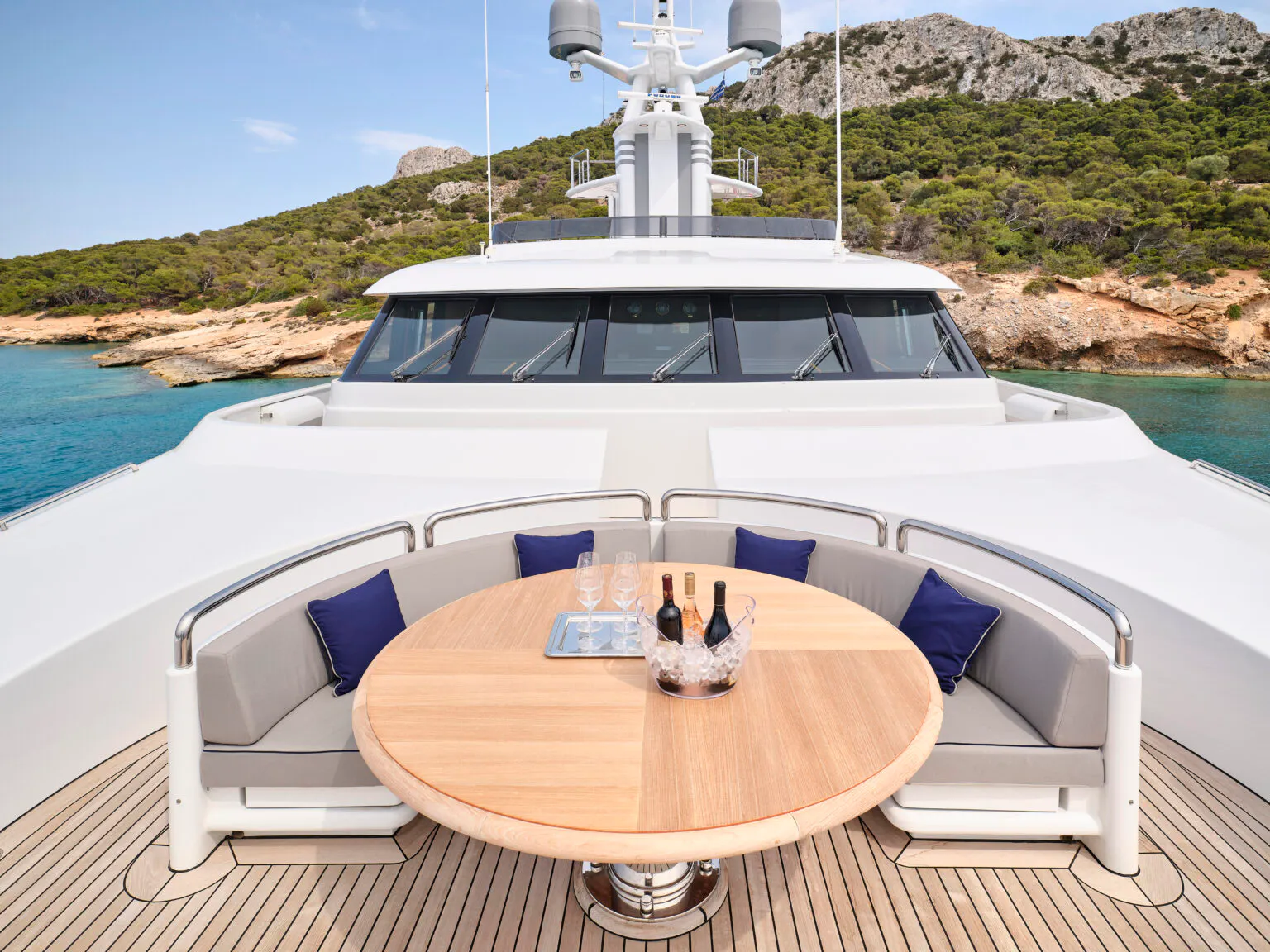 INVADER yacht for Charter (10) | Phoenix Yacht Management