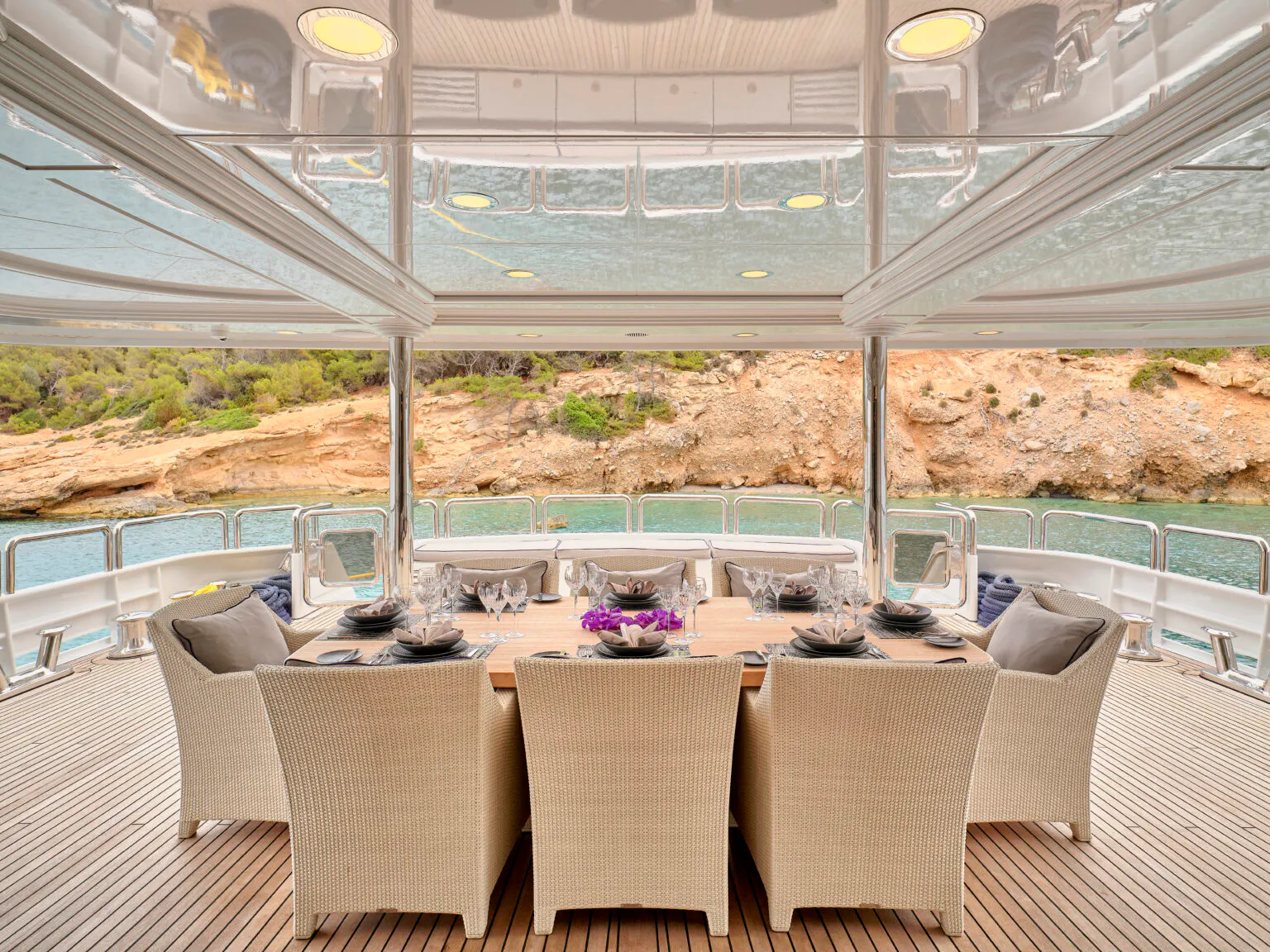 INVADER yacht for Charter (11) | Phoenix Yacht Management