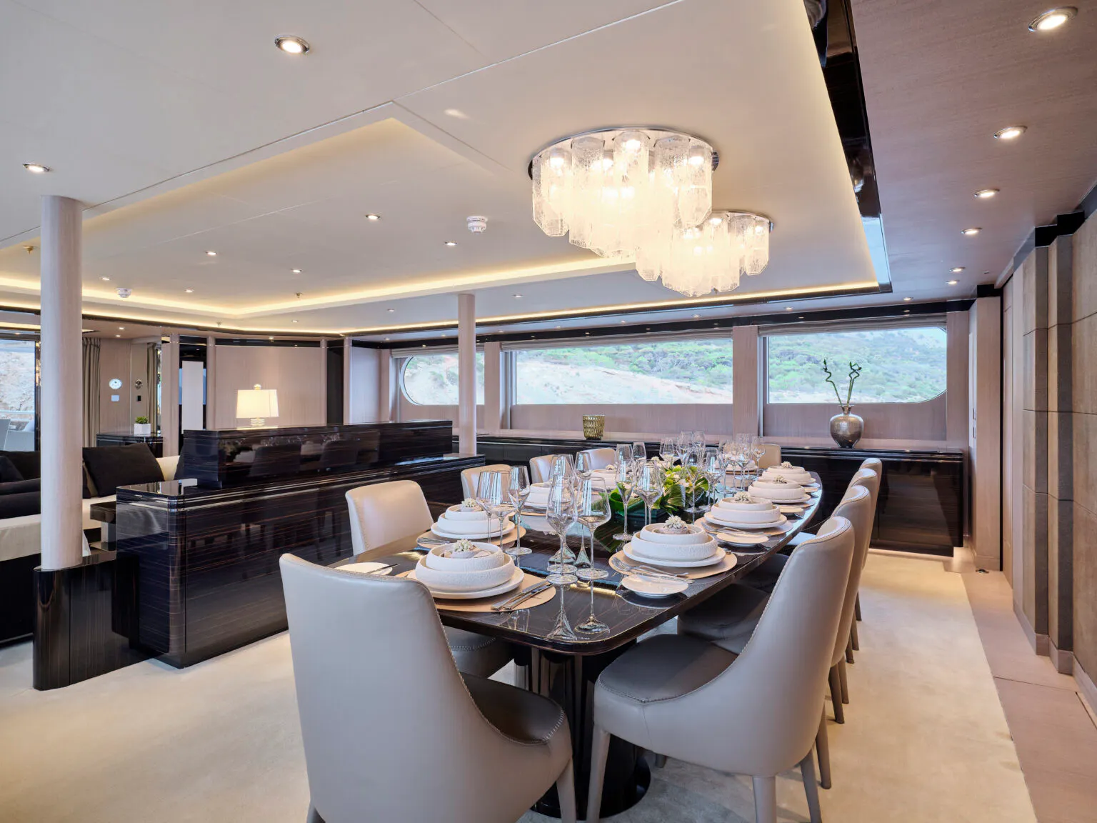 INVADER yacht for Charter (13) | Phoenix Yacht Management