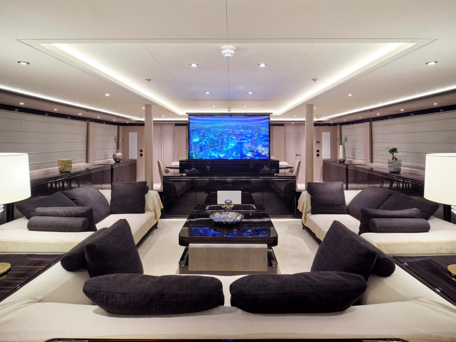 INVADER yacht for Charter (15) | Phoenix Yacht Management