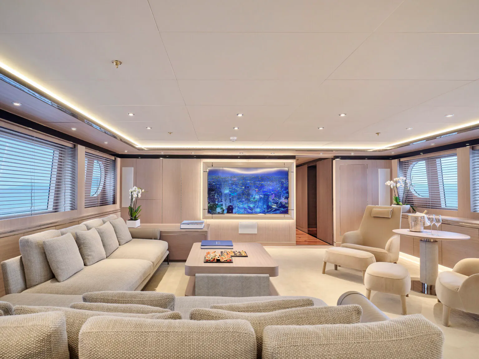 INVADER yacht for Charter (17) | Phoenix Yacht Management