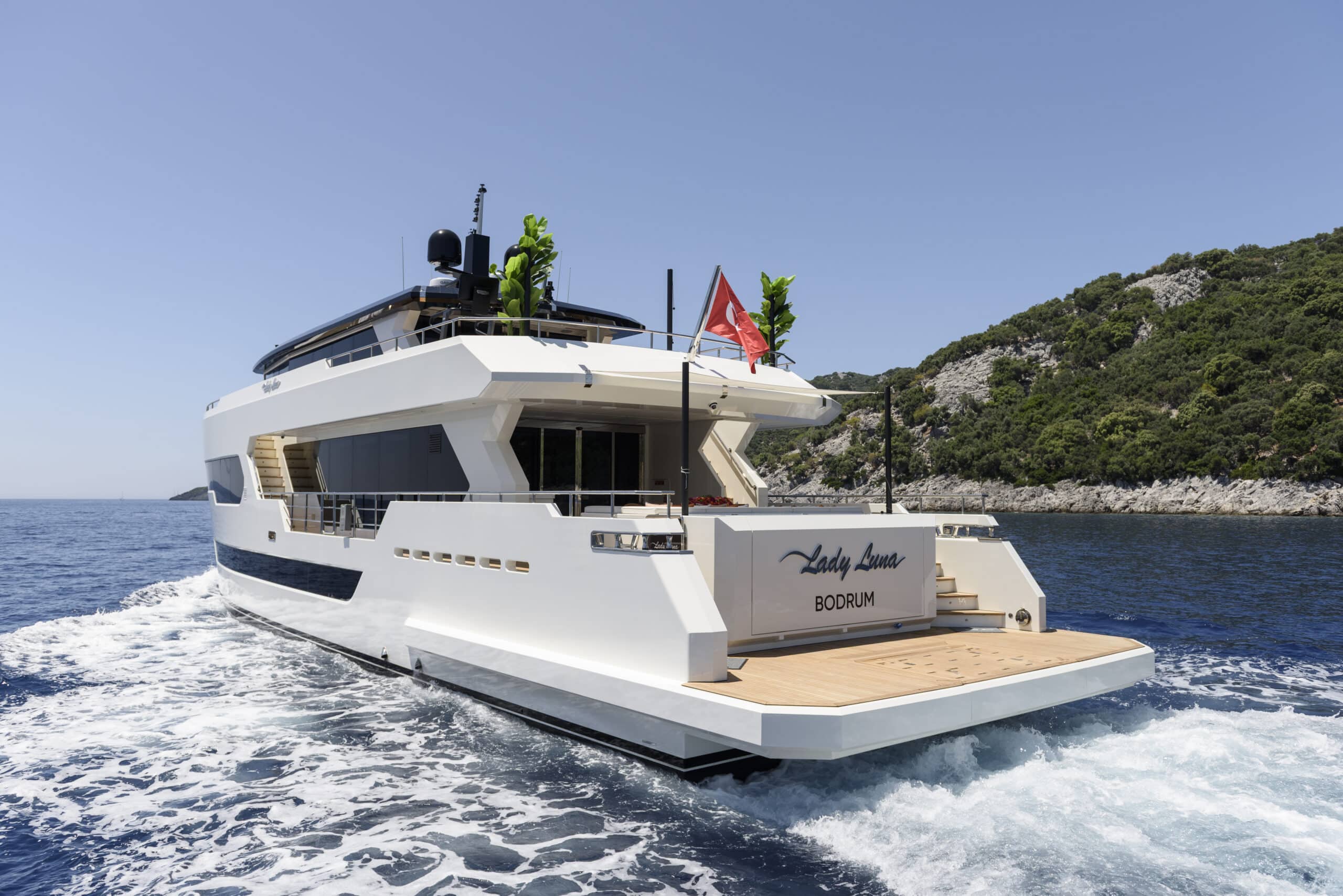 LADY LUNA YACHT FOR SALE (2) | Phoenix Yacht Management