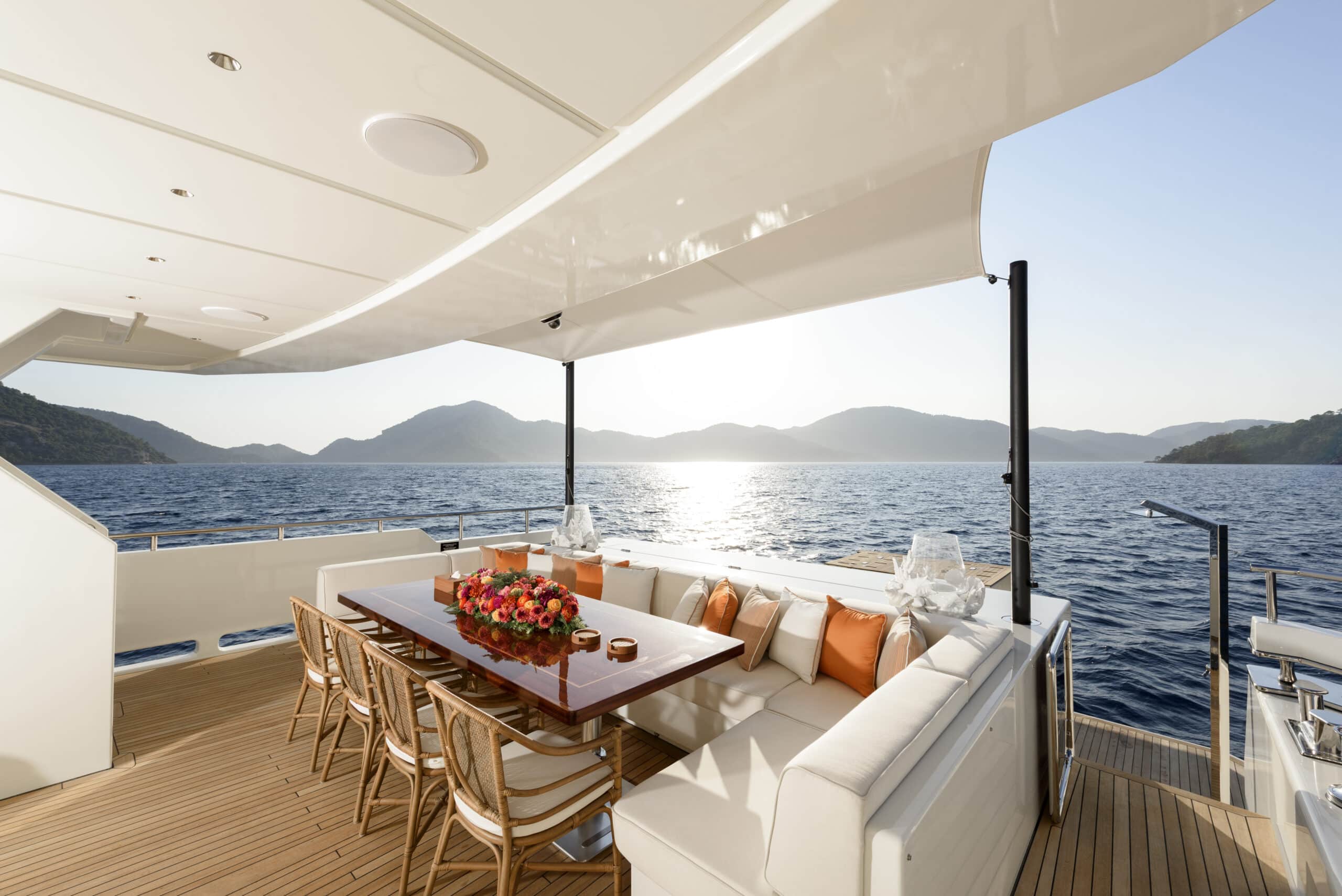 LADY LUNA YACHT FOR SALE (3) | Phoenix Yacht Management