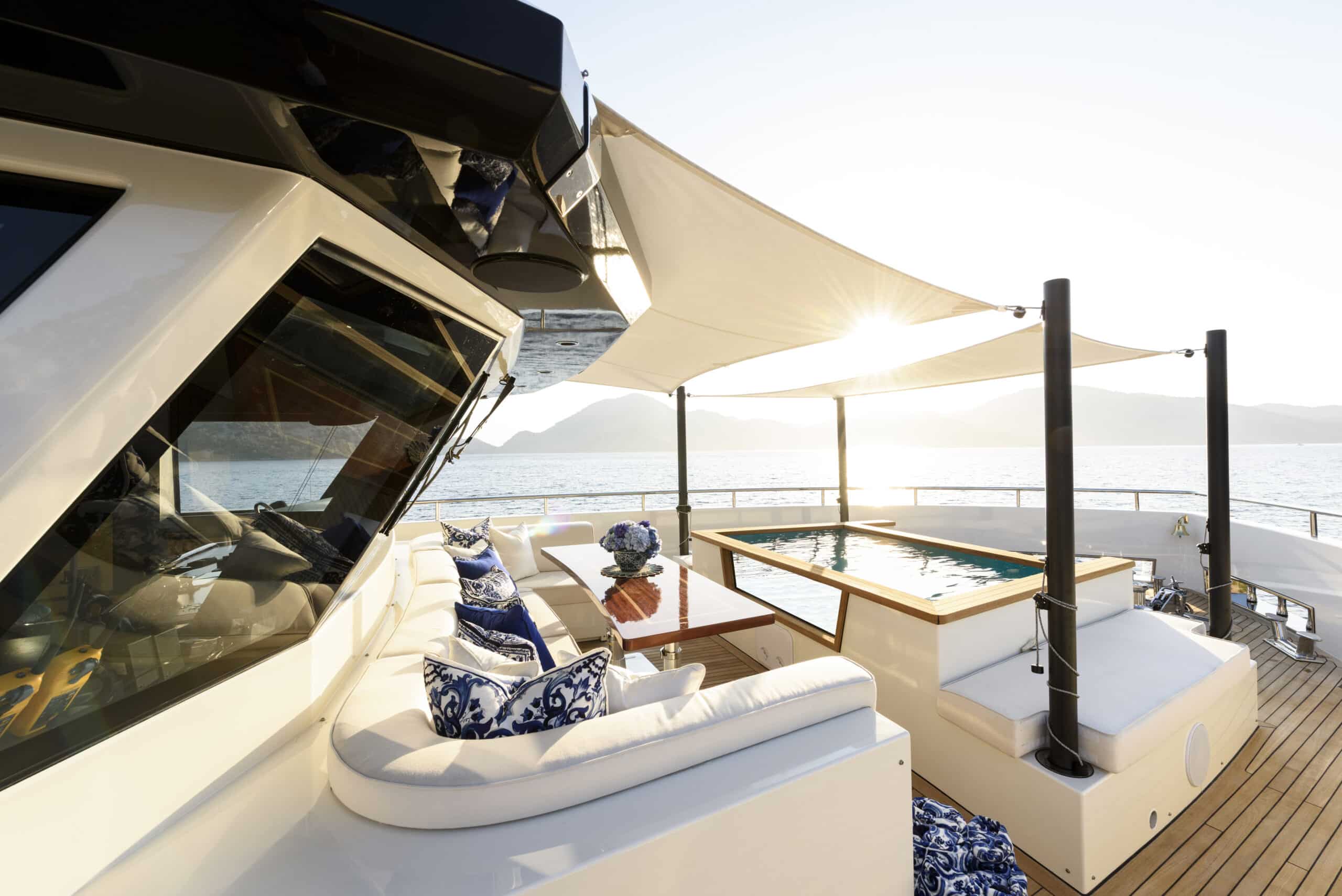 LADY LUNA YACHT FOR SALE (4) | Phoenix Yacht Management